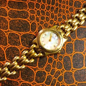 CitiZen woman’s watch mother of Pearl small face